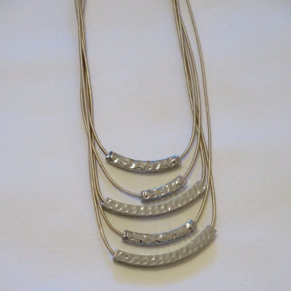 Lia Sophia 'Dunes' hammered necklace - Picture 4 of 6